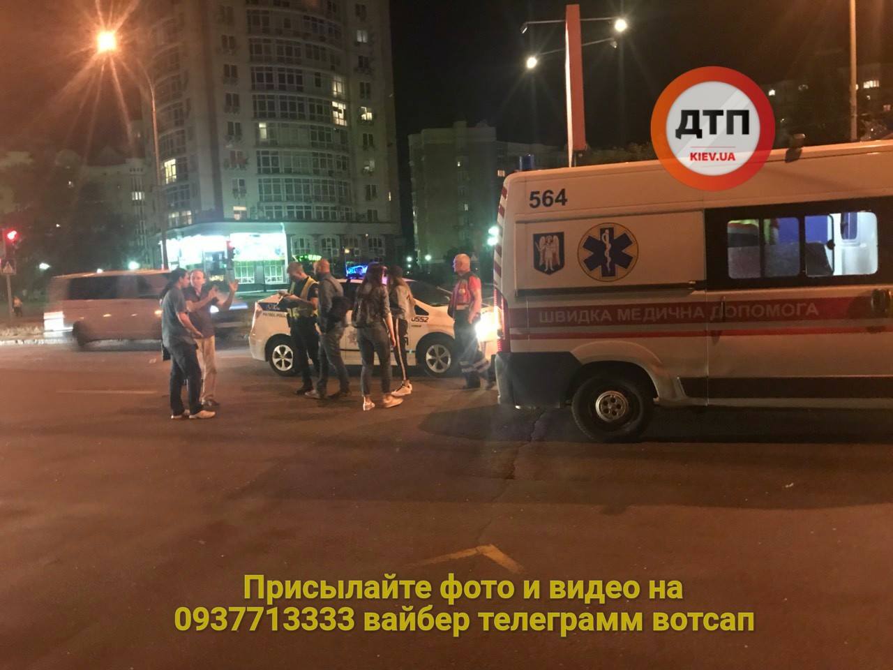 Бігла на червоне світло: у Києві авто збило пішохода