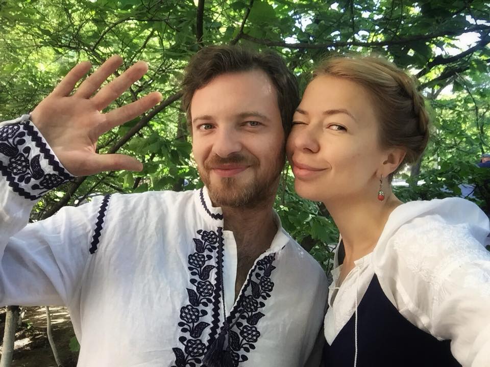 "Это наш идентификационный код": украинские звезды нарядились в вышиванки (фото, видео)