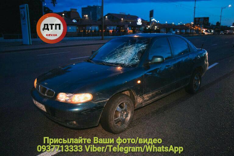 "Убегала от мужчины": в Киеве девушка попала под колеса авто