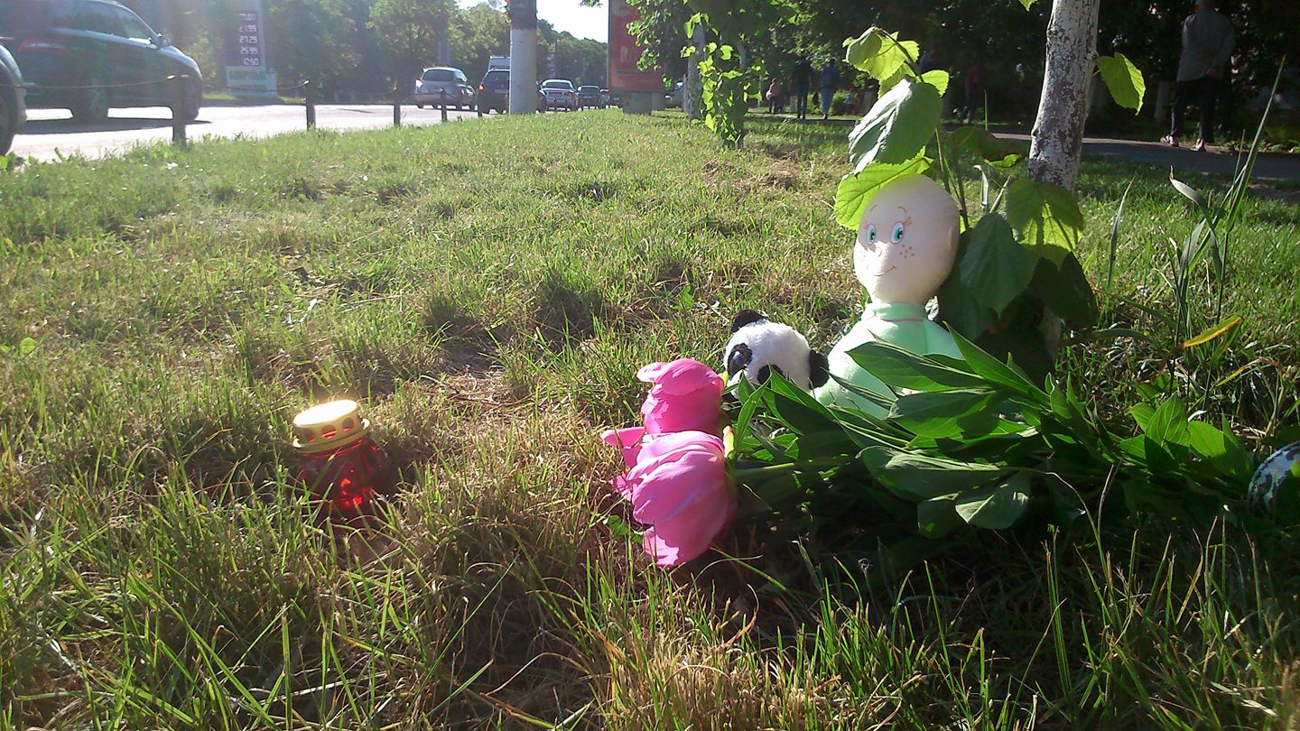 Українців просять допомогти дівчинці, яку збив автобус під Києвом