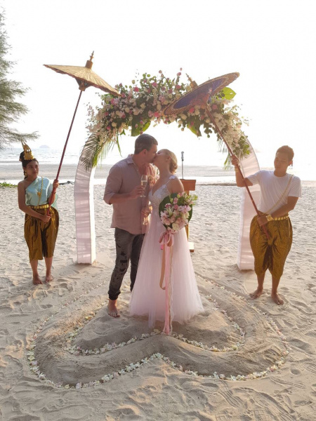 "Тут пахне щастям": Тоня Матвієнко і Арсен Мірзоян вдруге одружилися в Таїланді