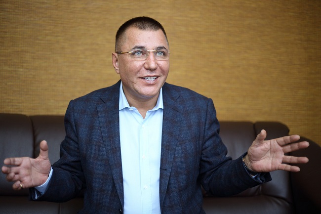 Поет Василь Мольфар