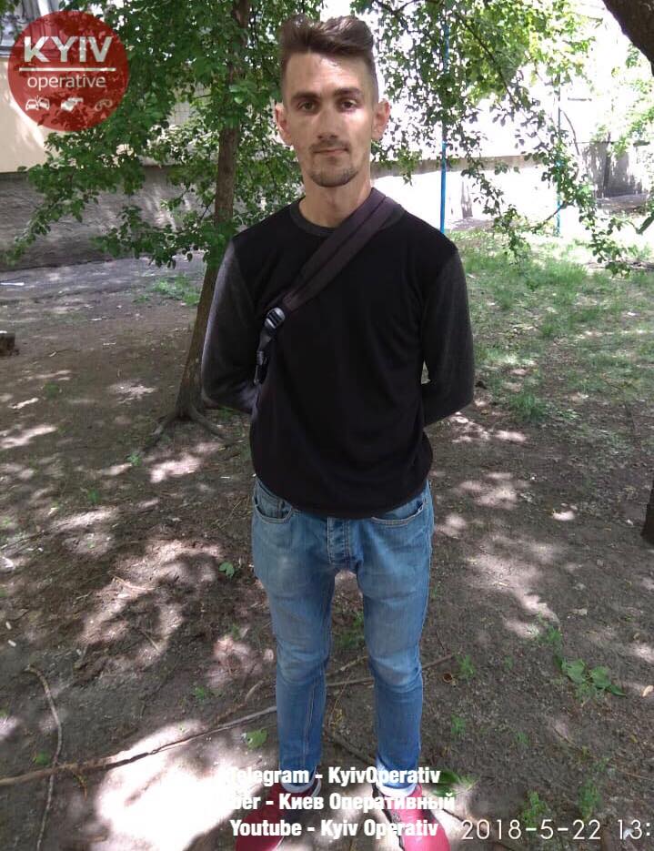 Підкрадалися ззаду: у Києві затримали чоловіків-любителів зривати золоті ланцюжки (фото)