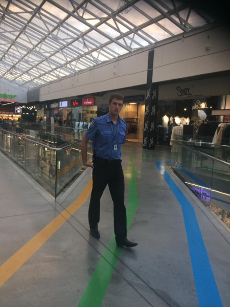 "Вдарив по печінці": охоронець київського ТЦ накинувся на дитину (фото)