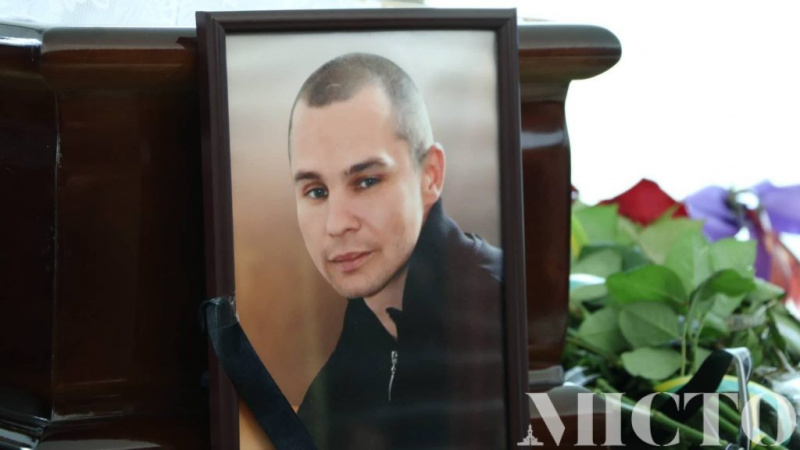 В Івано-Франківську провели в останню путь загиблого на Донбасі бійця (фото)