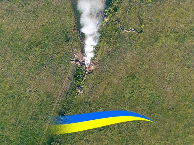 С трех сторон: в сети показали, как бойцы ООС уничтожили позицию боевиков (фото)