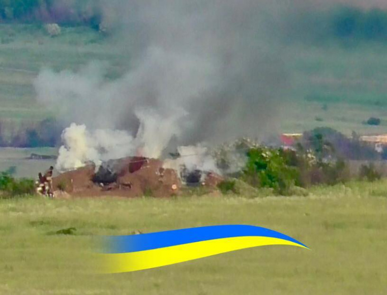 С трех сторон: в сети показали, как бойцы ООС уничтожили позицию боевиков (фото)