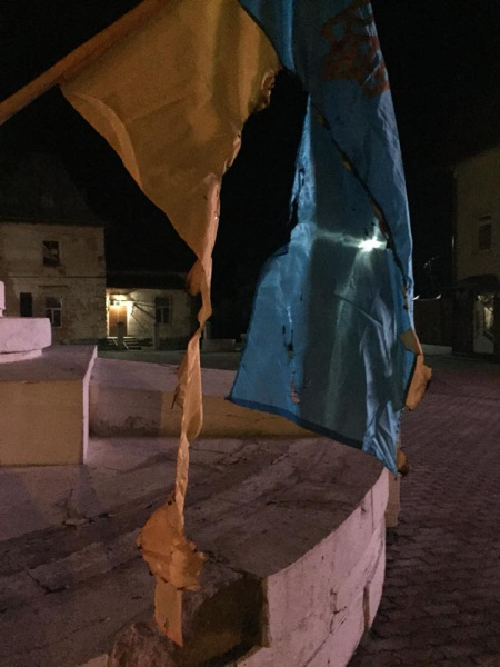 "Хочу жити в Росії": під Львовом спалили два прапори України