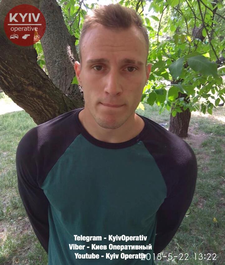 Підкрадалися ззаду: у Києві затримали чоловіків-любителів зривати золоті ланцюжки (фото)