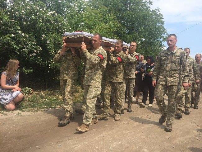 У Вінницькій області попрощалися з 23-річним бійцем, що загинув на Донбасі (фото)
