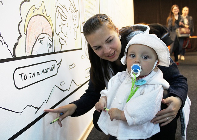Среди посетителей фестиваля "День украинского супергероя" встречаются совсем малютки