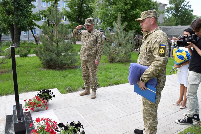 В Луганской области установили памятный знак погибшим военным медикам