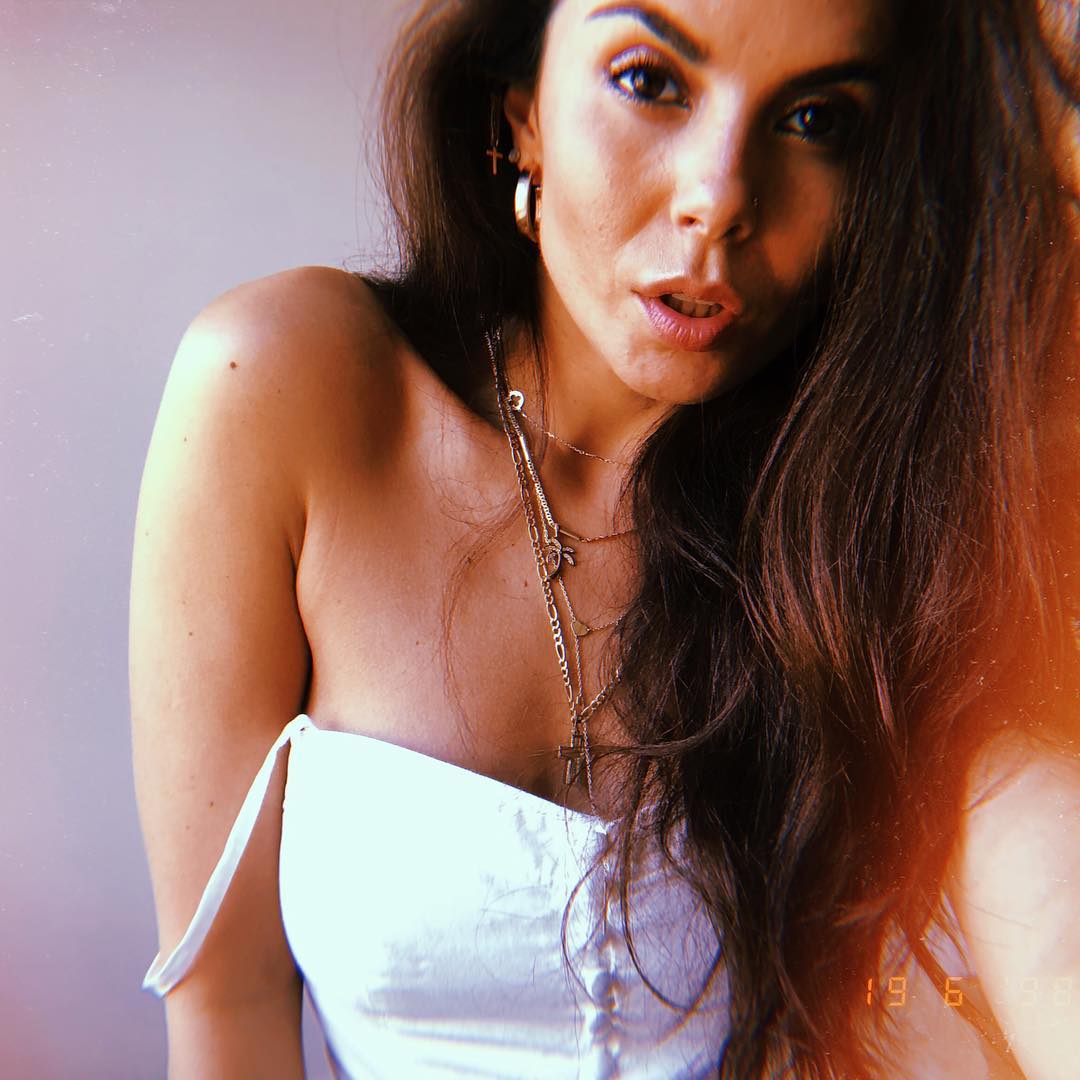 "Все так же прекрасна": Настя Каменских поделилась с фанами откровенным фото