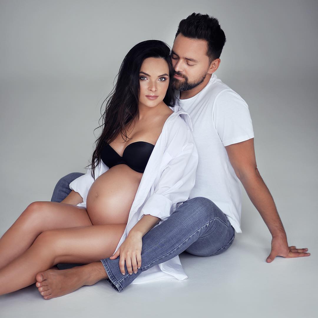 "На фінішній прямій": відомий ведучий показав миле фото з вагітною дружиною