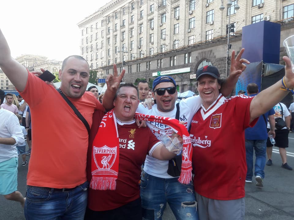 Лига чемпионов в Киеве: как отдыхают фанаты-иностранцы на Крещатике