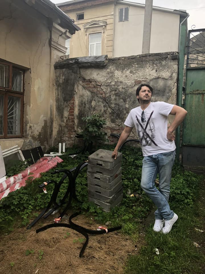 "Ти в трусах, а їм треба вже": Притула розповів про свої гастролі маленькими містами України (фото)