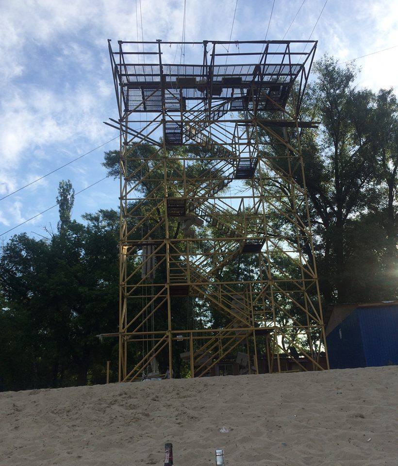 Падение с аттракциона в Киеве: появились детали происшествия (фото)