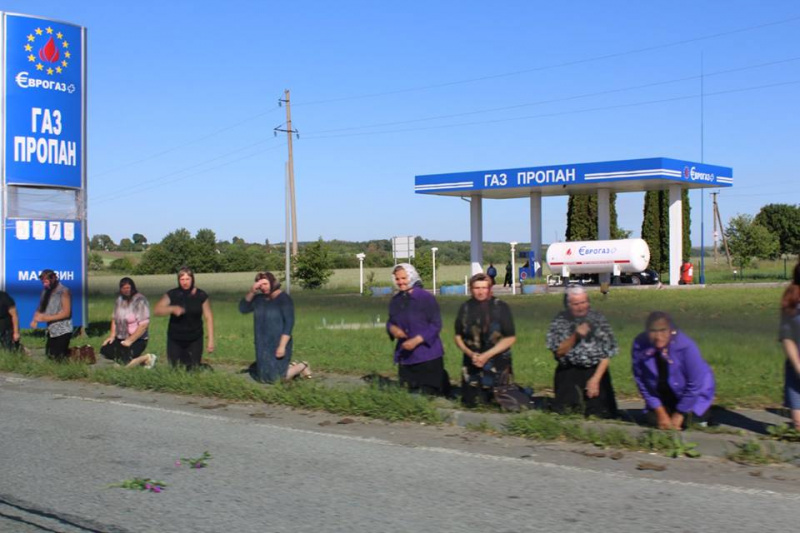 У Рівненській області попрощалися із загиблим на Донбасі добровольцем (фото)