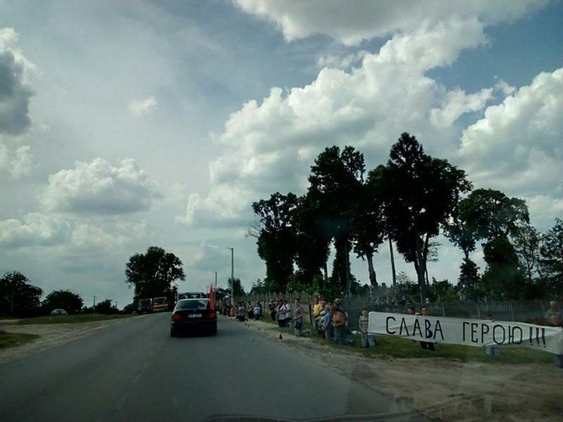 Встречали на коленях, прощались со слезами на глазах: сотни людей во Львове почтили память героя ООС (фото, видео)