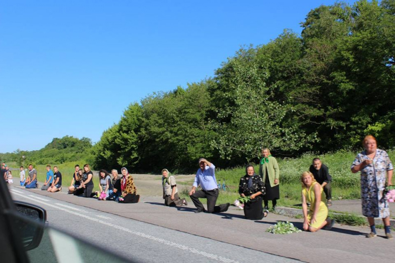У Рівненській області попрощалися із загиблим на Донбасі добровольцем (фото)