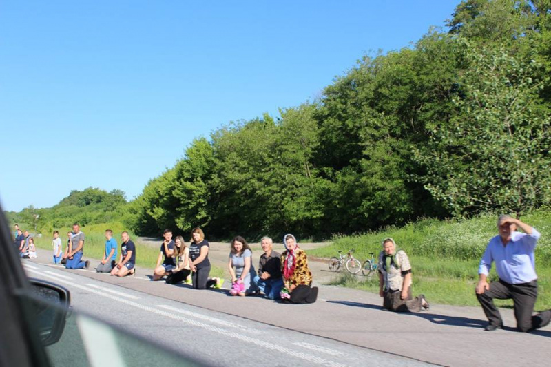 У Рівненській області попрощалися із загиблим на Донбасі добровольцем (фото)