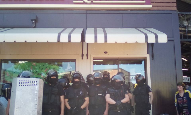 Погроми на "Лісовий" у Києві: в мережі опублікували показові фото правоохоронців