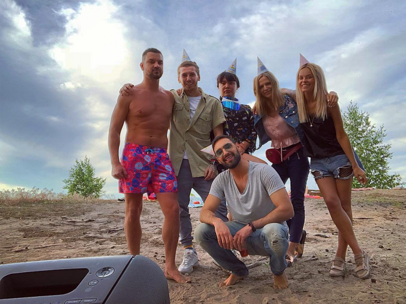 Виталий Козловский посетил пляж со скандально известным чиновником из Харькова (фото)