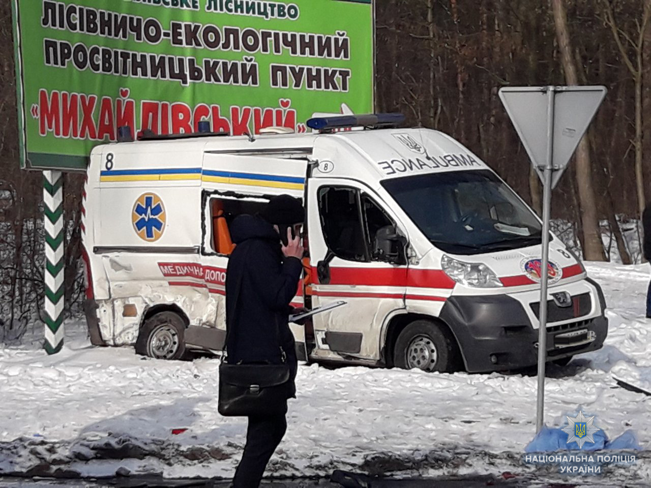 Постраждало 8 осіб: під Вінницею авто протаранило "швидку" (фото)