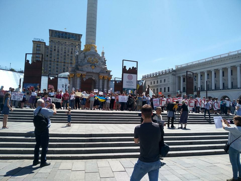 "Красная карточка для Кремля": в сети призвали освободить политзаключенных (фото)