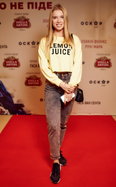 Катя Осадчая, Pianoбой с женой и другие звезды посетили гала-премьеру трагикомедии с Хоакином Фениксом и Руни Марой