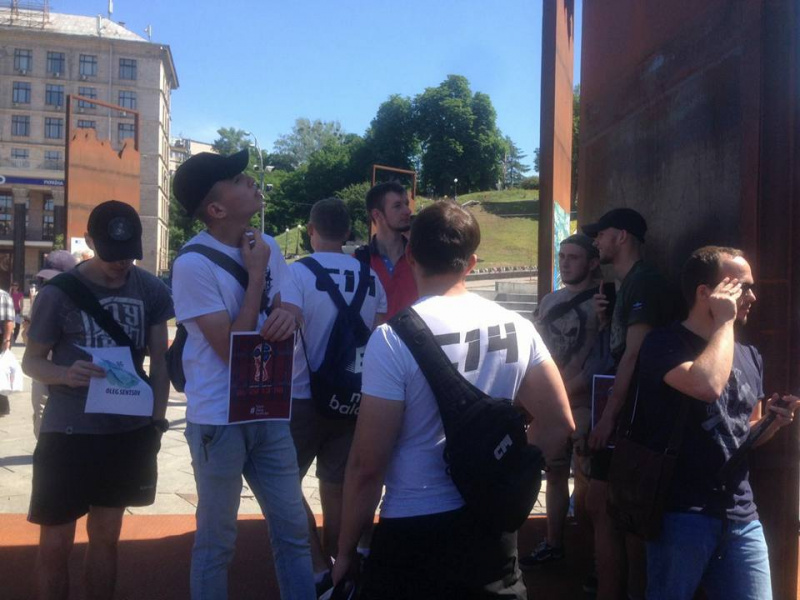 "Красная карточка для Кремля": в сети призвали освободить политзаключенных (фото)