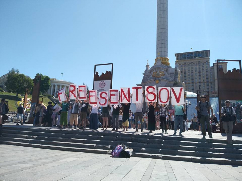 &quot;Красная карточка для Кремля&quot;: в сети призвали освободить политзаключенных (фото)