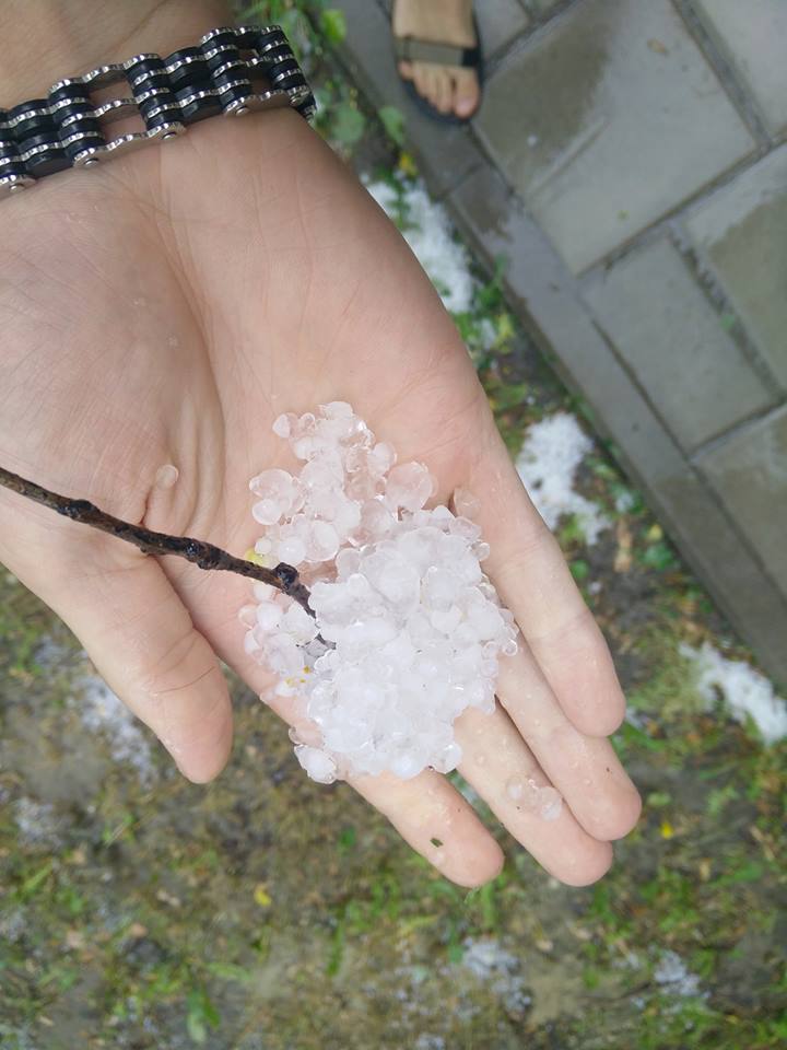 Львів накрила потужна злива з градом (фото, відео)