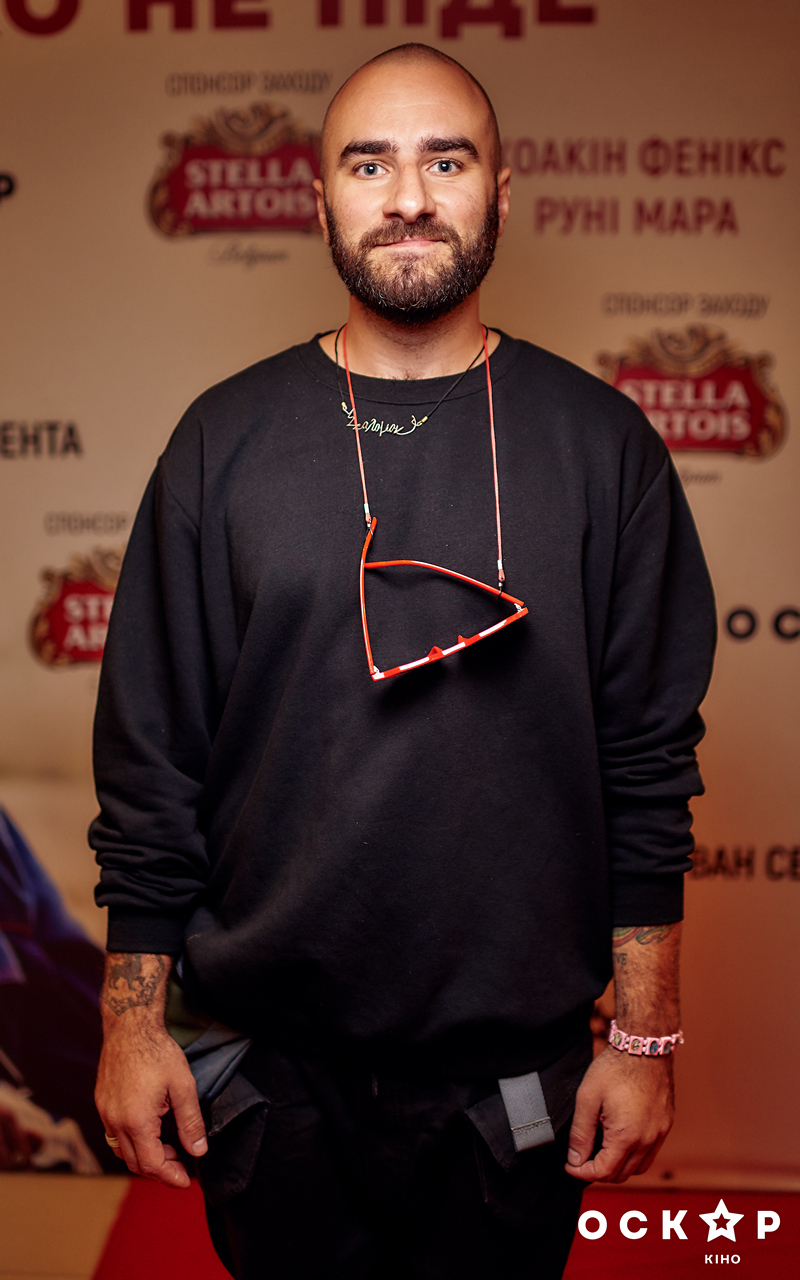 Катя Осадчая, Pianoбой с женой и другие звезды посетили гала-премьеру трагикомедии с Хоакином Фениксом и Руни Марой