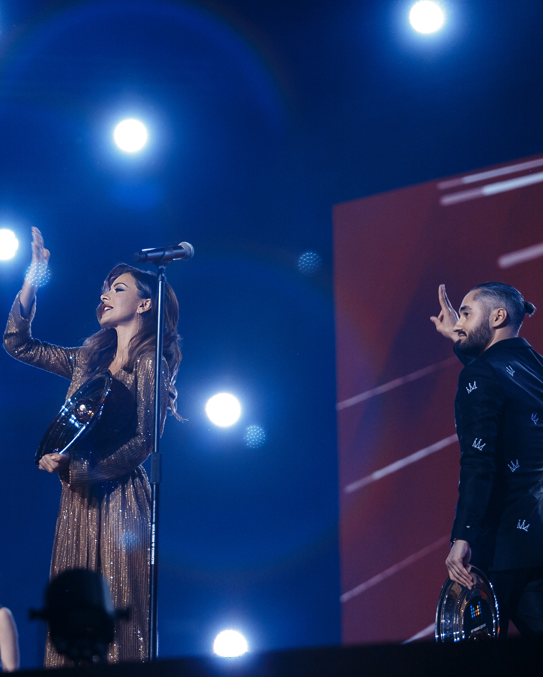 Ані Лорак похизувалася російською нагородою за дует з забороненим артистом (фото)