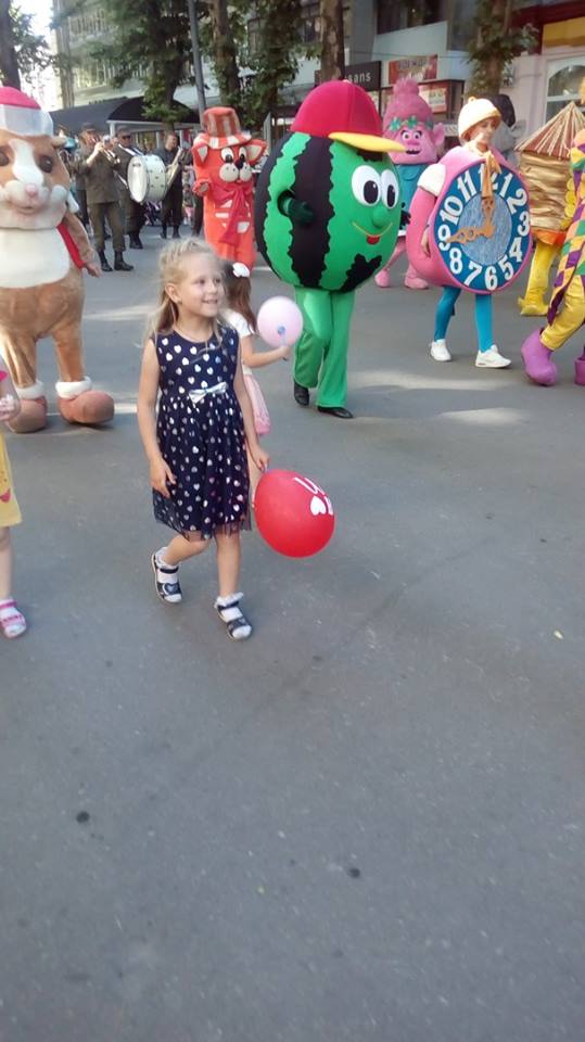 Самі сіли в тролейбус: у Миколаєві дві дівчинки пішли з дитсадка