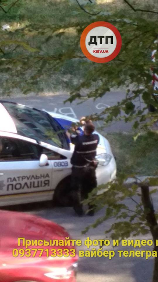 В Киеве из окна выпала женщина (фото)