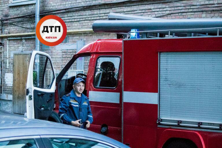 Пенсіонерка залишила на плиті каструлю: у центрі Києва сталася НП (фото)