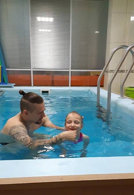 "Виплати просто мізерні, не вистачає ні на що": історія родини, яка виховує двійнят з ДЦП