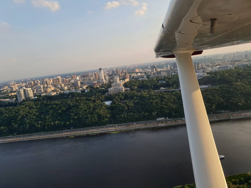 &quot;Самолет и торт-чемодан&quot;: Дмитрий Комаров ярко отпраздновал день рождения (фото)