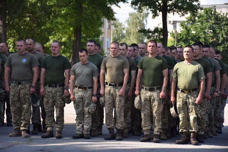 Двох загиблих бійців на Донбасі нагородили орденами посмертно