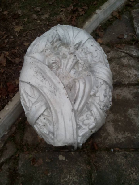 Під Кропивницьким невідомі намагалися зруйнувати пам'ятник радянським солдатам (фото)