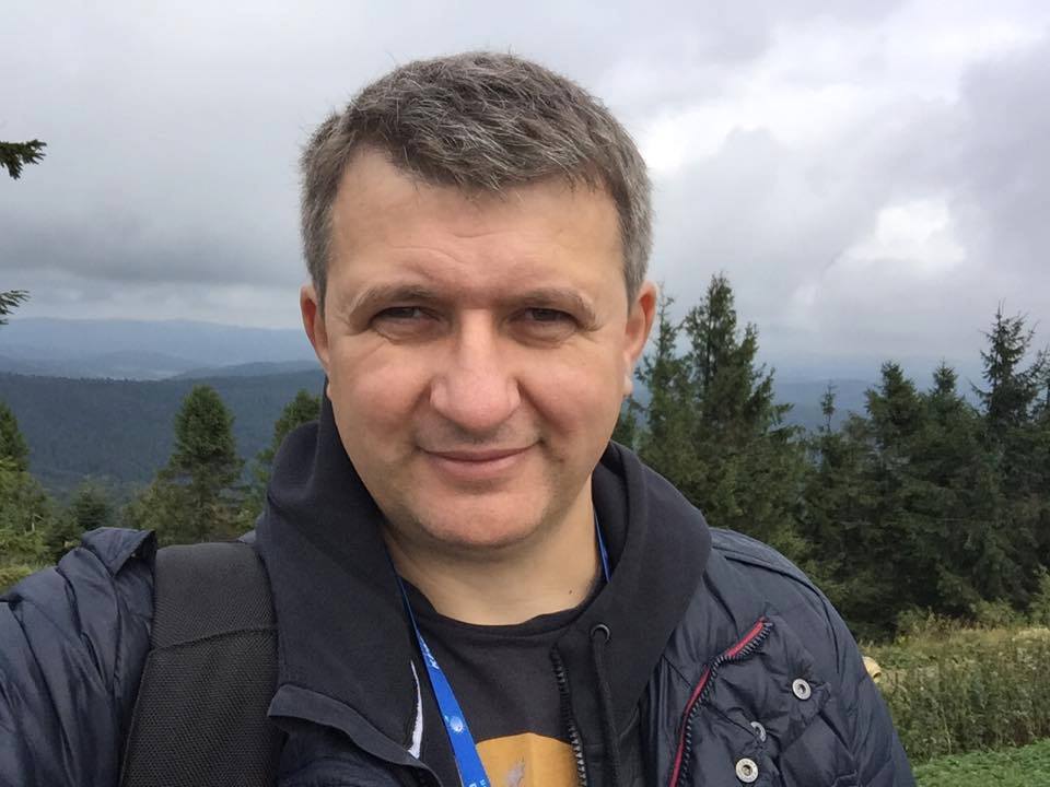 Втеча з країни: Юрій Романенко про еміграцію українців, приховане безробіття і запустіння регіонів