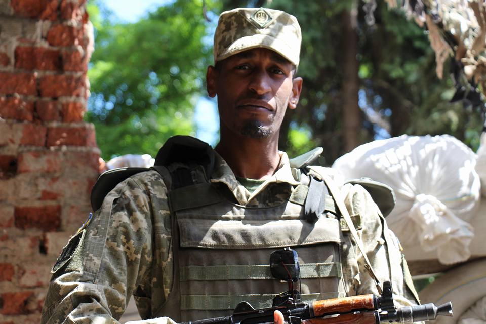 "Учитесь": в сети показали бойца ООС из Судана, который воюет на Донбассе (фото)