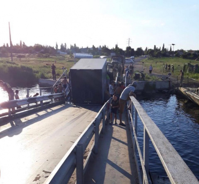 В Николаевской области фуры уничтожили мост через Ингул