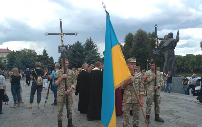 На Закарпатье прощаются с погибшими на Ровенском полигоне бойцами (фото, видео)
