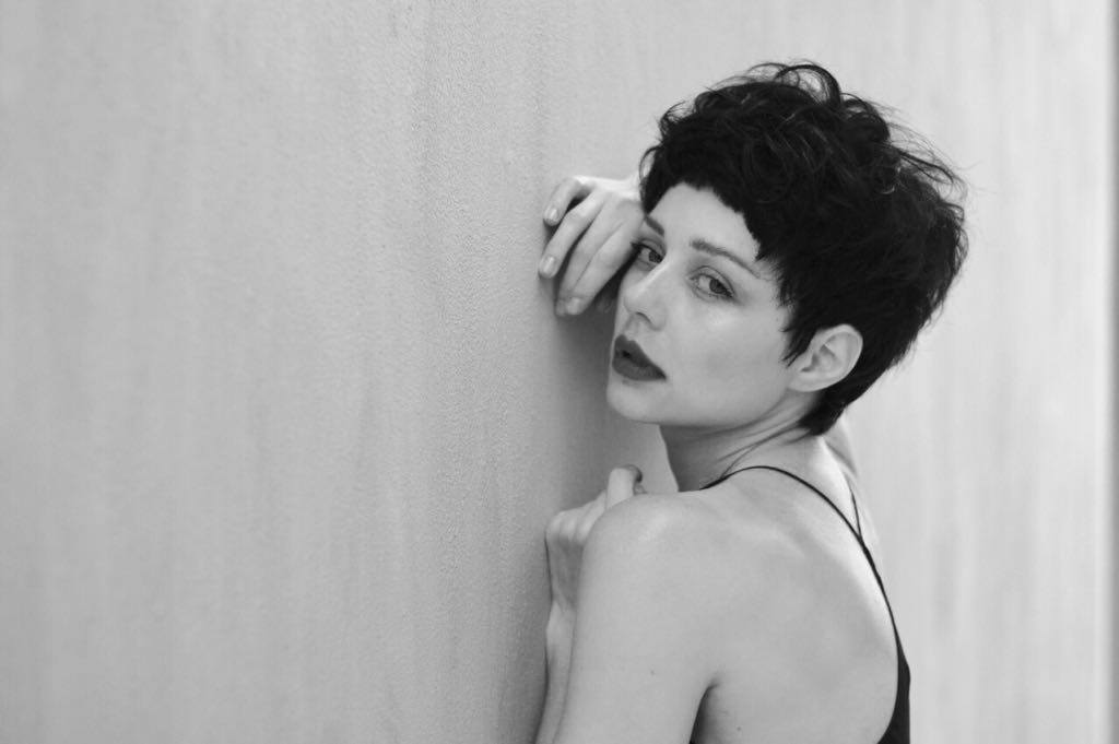 Брюнетка с короткими волосами: Тина Кароль сразила наповал новым образом (фото)