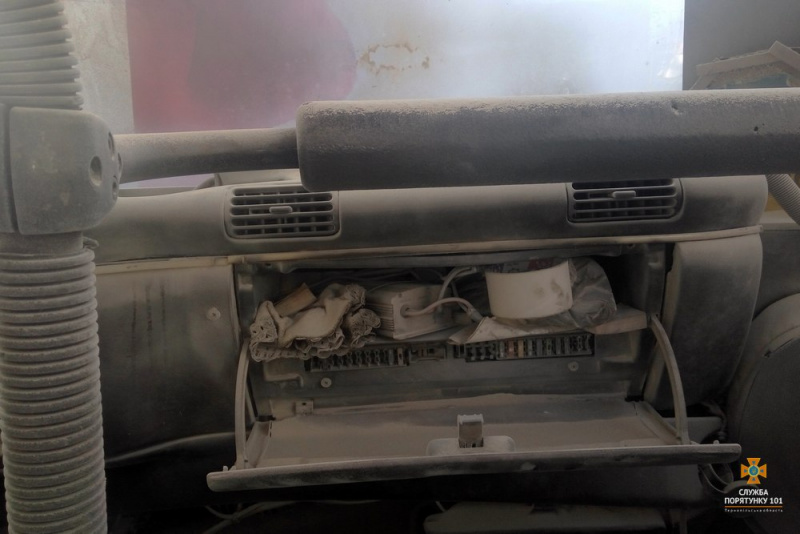 В Тернополе спасатели отметили водителя, который самостоятельно ликвидировал пожар