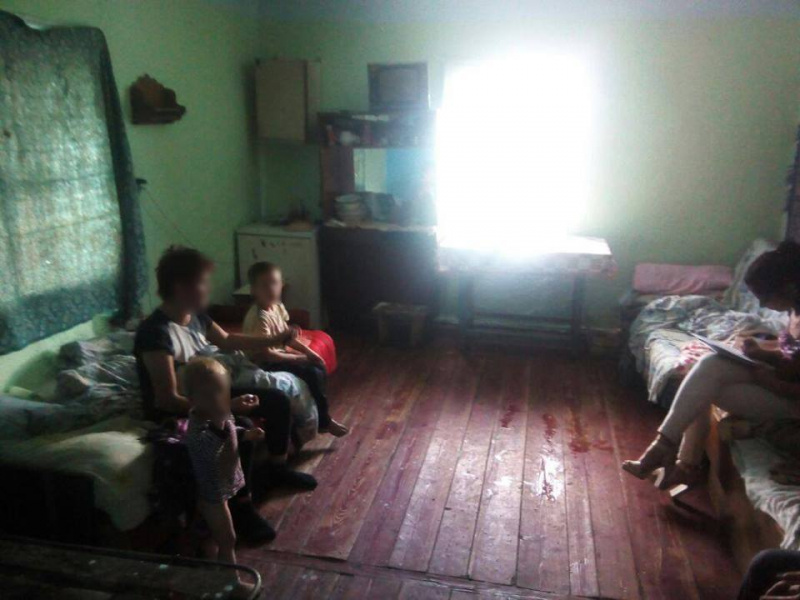 В Ивано-Франковской области у матери забрали двух маленьких детей