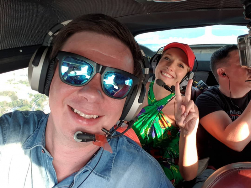 &quot;Самолет и торт-чемодан&quot;: Дмитрий Комаров ярко отпраздновал день рождения (фото)